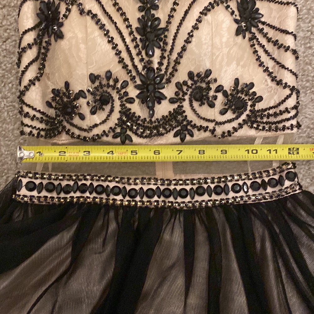 Black and nude color dress by Cinderella. - Picture 9 of 9